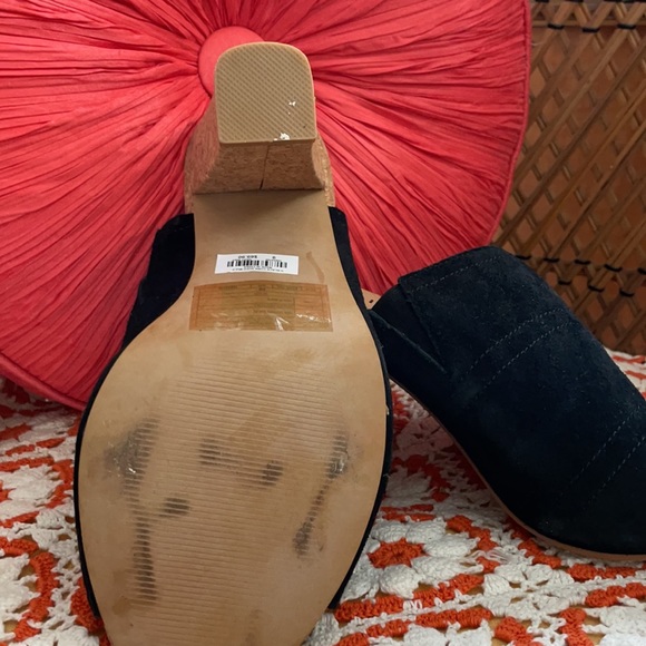 Size 9 - Picture 2 of 2